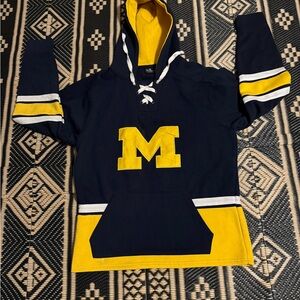Michigan Wolverines hockey/hoodie jersey awesome look colors embroidered size L